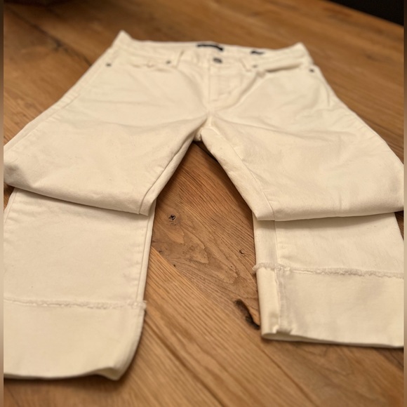Banana Republic. Size 25. NWOT. White, girlfriend cut fold up, raw hem jeans. - Picture 8 of 8